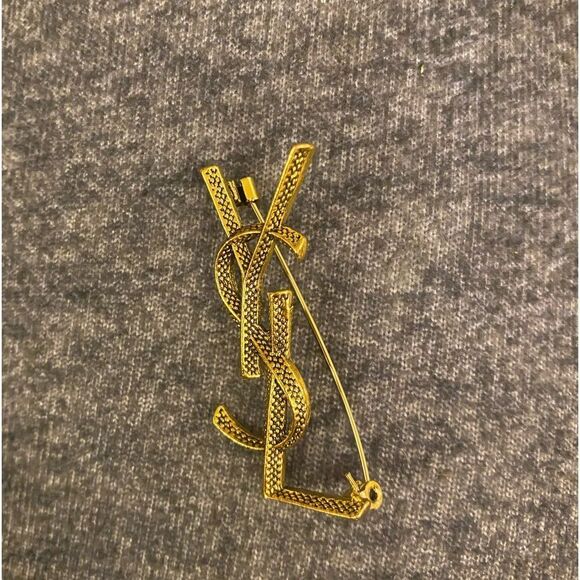 Classic Brooch - Picture 7 of 8